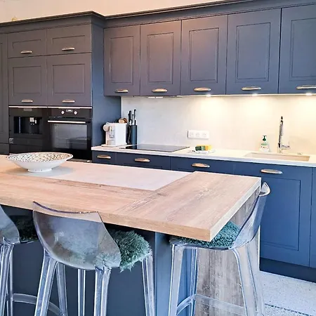 Superb 3br With Ac Sea View Private Garden Parking- Benakey شقة *