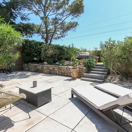 Superb 3br With Ac Sea View Private Garden Parking- Benakey 公寓