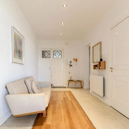 Superb 3br With Ac Sea View Private Garden Parking- Benakey
