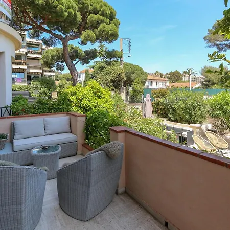 Superb 3br With Ac Sea View Private Garden Parking- Benakey 公寓