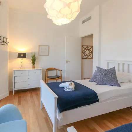 Superb 3br With Ac Sea View Private Garden Parking- Benakey 公寓