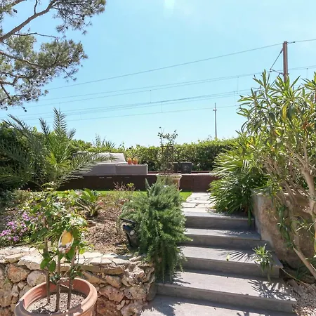 Superb 3br With Ac Sea View Private Garden Parking- Benakey *