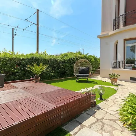 Superb 3br With Ac Sea View Private Garden Parking- Benakey