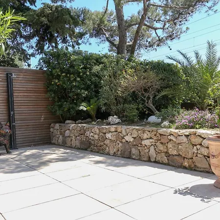 Superb 3br With Ac Sea View Private Garden Parking- Benakey