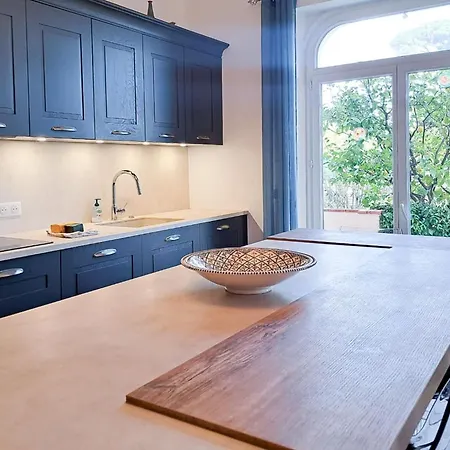 Superb 3br With Ac Sea View Private Garden Parking- Benakey 아파트 *