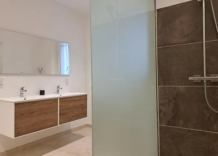 Superb 3br With Ac Sea View Parking And Garden - Benakey Cannes